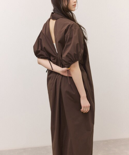 ADAM ET ROPE'（アダムエロペ）の「ハーフスリーブタフタワンピース（シャツワンピース・レディース・ブラック/ダークブラウン・F）」の11枚目の写真