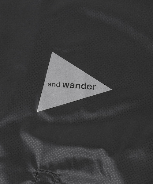 EKAL（エカル）の「and wander　SIL PONCHO（レインコート/ポンチョ・メンズ・BLACK/Off White・One）」の12枚目の写真