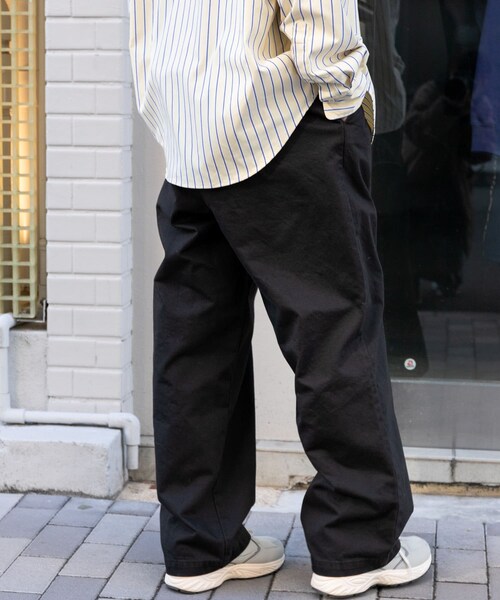 URBAN RESEARCH DOORS(アーバンリサーチドアーズ)の「FORK&SPOON フレンチドリルピグメントチノパンツ(チノパンツ・メンズ・BEIGE/INKBLACK・4/5)」の4枚目の写真