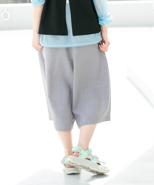 EKAL（エカル）の「『UR TECH DRYLUXE』ハイツイストワイドバミューダパンツ（その他パンツ・レディース・グレー/ネイビー/ブルーグレー・One）」の5枚目の写真