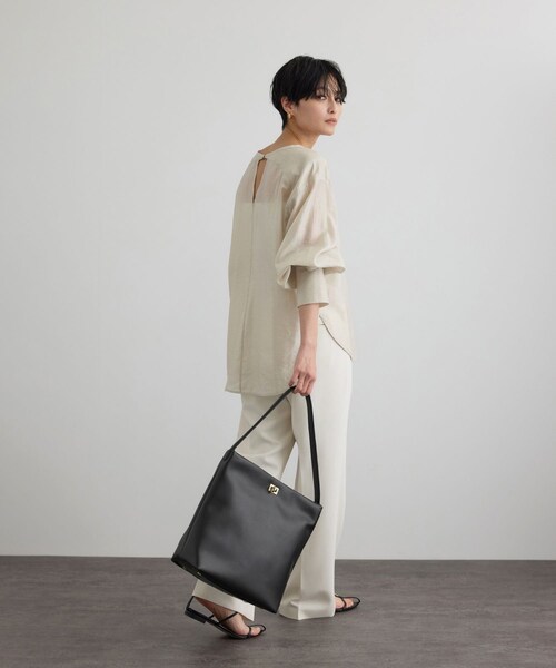 ADAM ET ROPE'（アダムエロペ）の「【WEB限定】【W S（ドゥーブル）】ソフトレザーメタルロックバケットバッグ（ショルダーバッグ・レディース・ブラック/ブラック系/ベージュ系・F）」の12枚目の写真