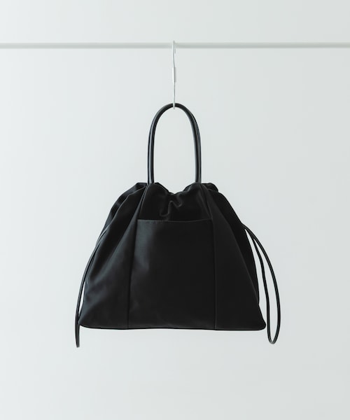 RODE SKO(ロデスコ)の「ショルダー付撥水キンチャクバッグ(ショルダーバッグ・レディース・BLACK/GRAY/IVORY・one)」の2枚目の写真