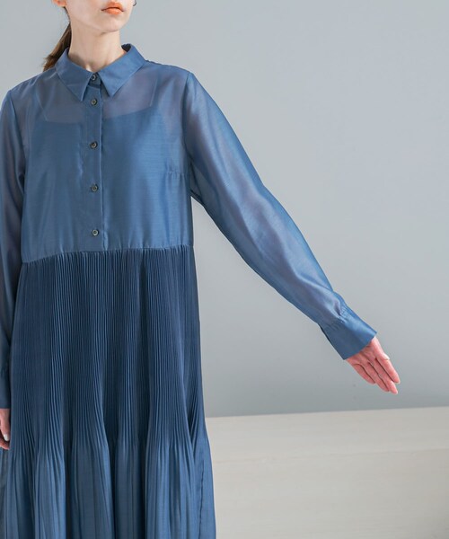 URBAN RESEARCH ROSSO（アーバンリサーチロッソ）の「プリーツロングシャツワンピース（ワンピース・レディース・BLUE/BROWN・Free）」の16枚目の写真