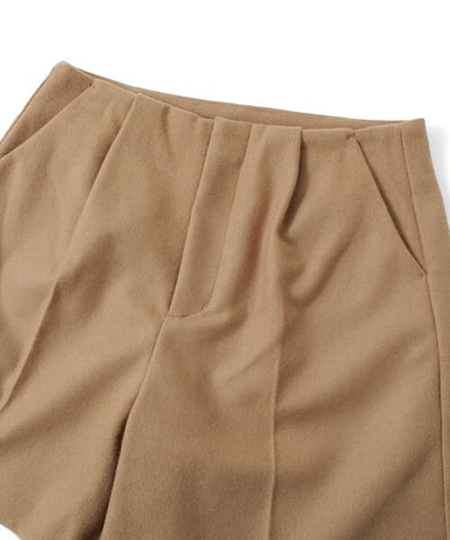 URBAN RESEARCH ROSSO（アーバンリサーチロッソ）の「タックショートパンツ（その他パンツ・レディース・WHT/CML/BLK・36/38）」の11枚目の写真