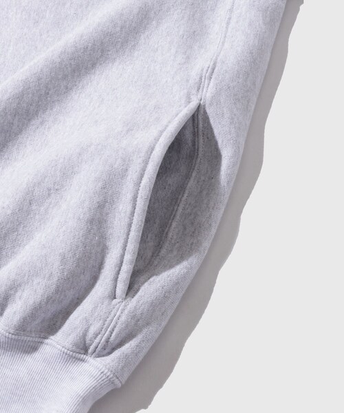 ADAM ET ROPE'(アダムエロペ)の「【BATONER/バトナー】JUMBERCA URAKE CREW NECK(スウェット・メンズ・グレー・2/3)」の8枚目の写真