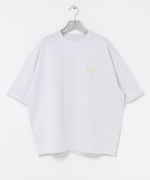 URBAN RESEARCH(アーバンリサーチ)の「Wide Dad HOMESICK DAD T-SHIRTS(Tシャツ/カットソー・メンズ・ASH GRAY/NAVY・1/2)」の4枚目の写真