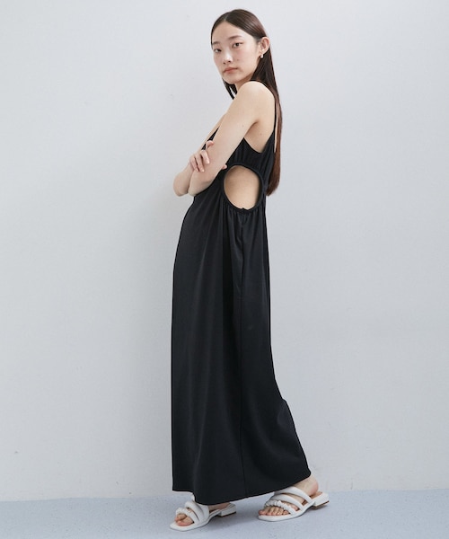 ADAM ET ROPE'(アダムエロペ)の「カットアウトキャミワンピース(ワンピース・レディース・ブラック/カーキ・F)」の17枚目の写真