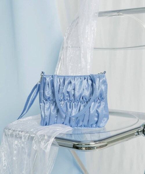 KBF（ケイビーエフ）の「サテンギャザーハンドBAG（ハンドバッグ・レディース・IVORY/BLUE/PINK・one）」の12枚目の写真