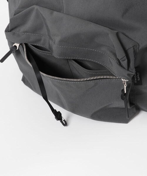 URBAN RESEARCH DOORS（アーバンリサーチドアーズ）の「STANDARD SUPPLY　FRONT POCKET SHOULDER（ショルダーバッグ・メンズ・BLACK/GREY/STEELGREY・one）」の14枚目の写真