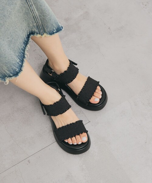 KBF（ケイビーエフ）の「シャーリングベルトサンダル（サンダル・レディース・CREAM/BLACK・36/37/38）」の13枚目の写真