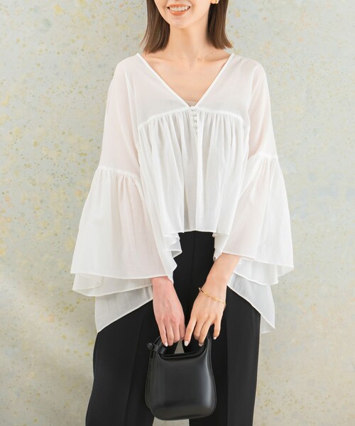 URBAN RESEARCH ROSSO（アーバンリサーチロッソ）の「ボリュームギャザーブラウス（シャツ/ブラウス・レディース・white/matcha・FREE）」の4枚目の写真