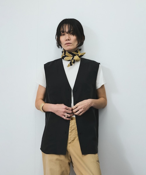 ADAM ET ROPE'（アダムエロペ）の「[25SS]GENTLE SILKジレ【セットアップ対応】（ベスト・レディース・ブラック/ベージュ/ブルー・F）」の3枚目の写真