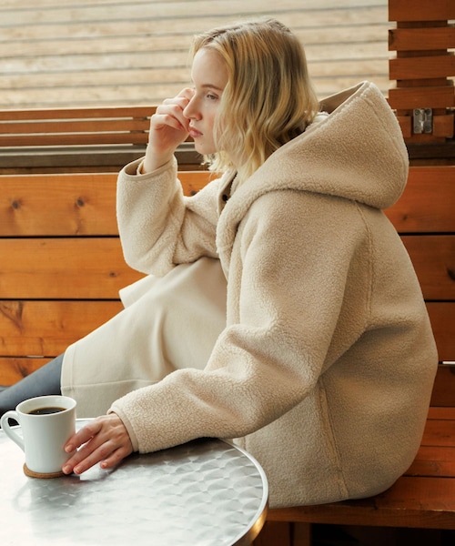 URBAN RESEARCH Sonny Label（アーバンリサーチサニーレーベル）の「ムートンリバーシブルフーディーコート（ムートンコート・レディース・CCLxCCL/IVOxBEG/OFF×CAM・36/38）」の2枚目の写真