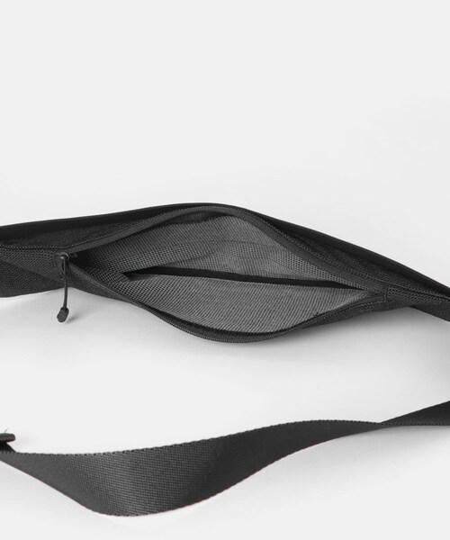 URBAN RESEARCH（アーバンリサーチ）の「ES.1　ULTRA WAIST BAG（ボディバッグ/ウエストポーチ・メンズ・black・Free）」の8枚目の写真