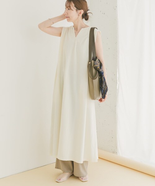 ITEMS URBANRESEARCH（アイテムズ アーバンリサーチ）の「カットミラノノースリワンピース（ワンピース・レディース・K/BRN/OFF/BLK・FREE）」の4枚目の写真