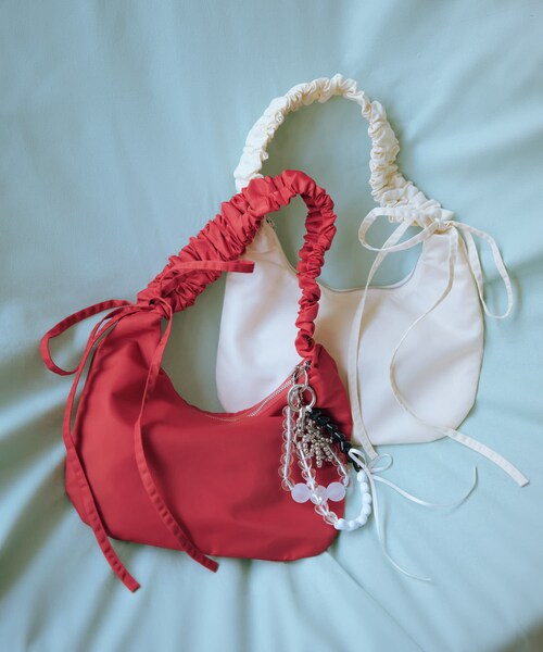 SMELLY（スメリー）の「ギャザーワンハンドルバッグ（ハンドバッグ・レディース・RED/IVO/BLK・-）」の11枚目の写真