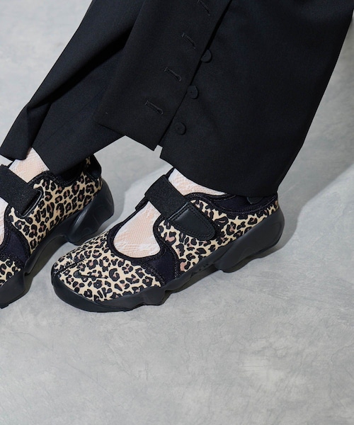 ADAM ET ROPE'(アダムエロペ)の「【NIKE(ナイキ)】ウィメンズ エアリフト(スニーカー・レディース・ブラック・23/24/25)」の7枚目の写真
