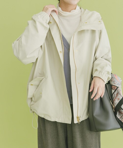 ITEMS URBANRESEARCH（アイテムズ アーバンリサーチ）の「『イージーケア』撥水マウンテンパーカー（マウンテンパーカー・レディース・K.BEG/BLK/ECRU・Free）」の9枚目の写真