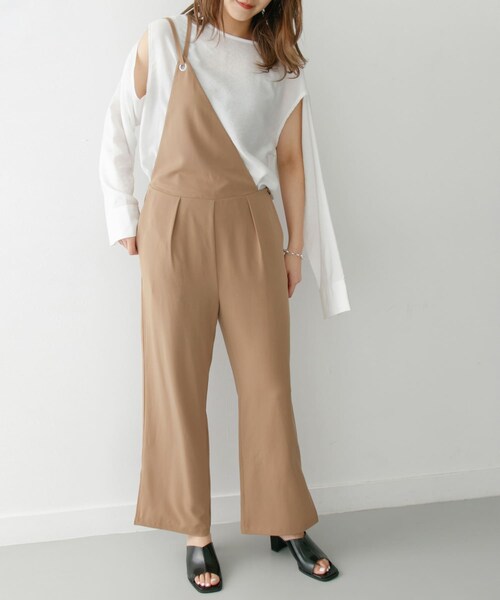 ITEMS URBANRESEARCH（アイテムズ アーバンリサーチ）の「KBF+　ワンショルオールインワン∴（サロペット/オーバーオール・レディース・BEIGE・one）」の2枚目の写真