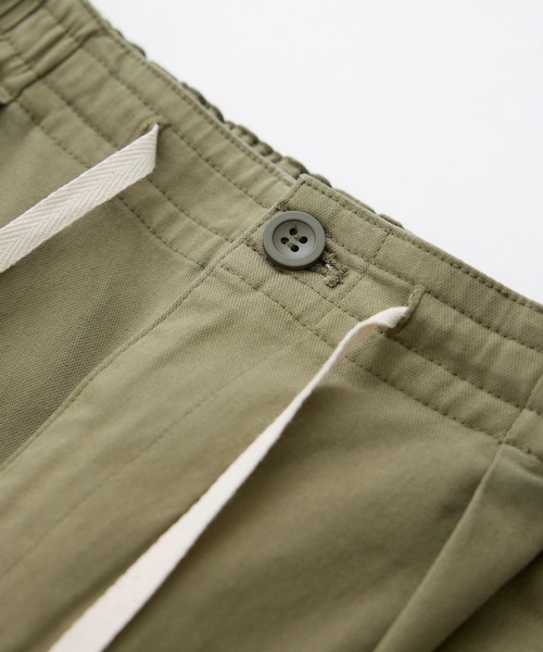 ADAM ET ROPE'（アダムエロペ）の「【WEB限定】ブロークンツイルミリタリータックカーゴパンツ（カーゴパンツ・レディース・オフホワイト/キャメル/カーキ・F）」の20枚目の写真