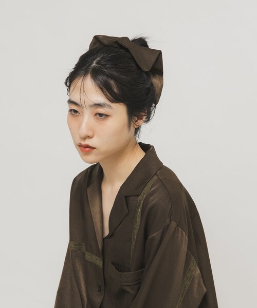 KBF（ケイビーエフ）の「サテンシュシュ(大)（ヘアゴム・レディース・BEIGE/D.KHAKI・One）」の13枚目の写真
