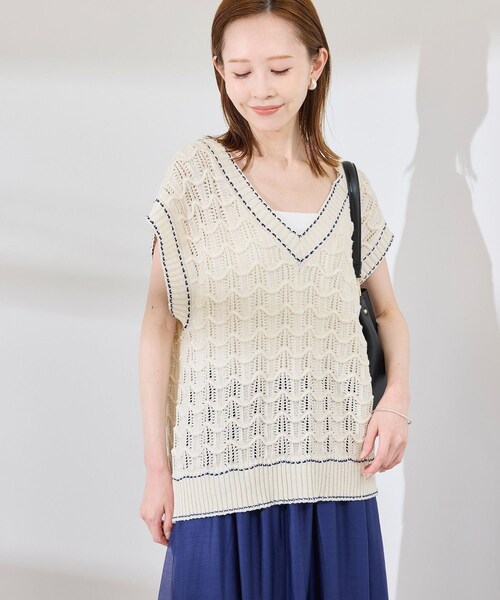 ROPE' PICNIC(ロペピクニック)の「配色ステッチ透かし編みニットベスト(ベスト・レディース・オフホワイト/ベージュ/サックス・38)」の7枚目の写真