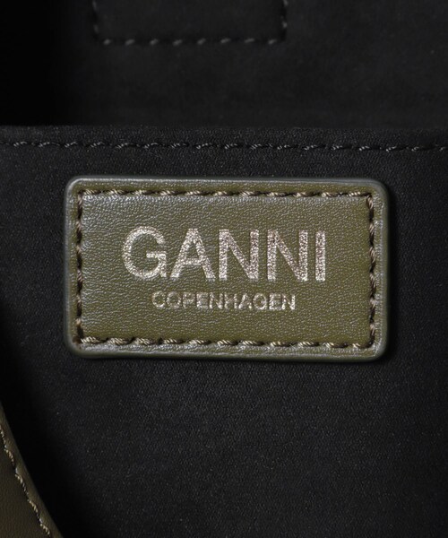URBAN RESEARCH(アーバンリサーチ)の「GANNI KAT SMALL BUTTER(ショルダーバッグ・レディース・M OLIVE・-)」の7枚目の写真