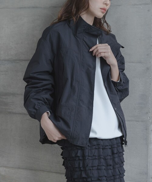 URBAN RESEARCH Sonny Label（アーバンリサーチサニーレーベル）の「撥水スタンドカラーナイロンブルゾン（テーラードジャケット・レディース・ブラック/エクリュ/カーキベージュ・Free）」の12枚目の写真