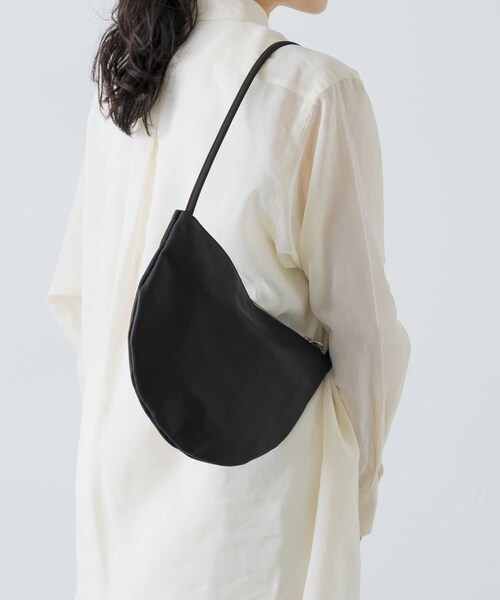 かぐれ（カグレ）の「MORMYRUS　ハーフムーンバッグ（ハンドバッグ・レディース・BLACK・Free）」の3枚目の写真