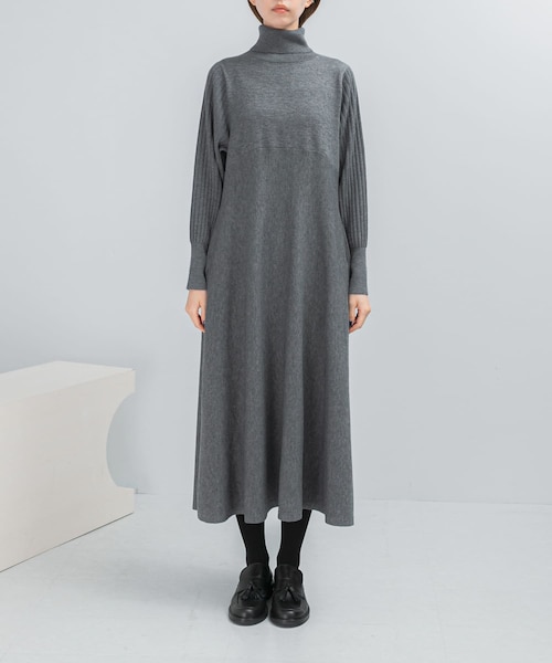 URBAN RESEARCH ROSSO（アーバンリサーチロッソ）の「『WEB限定』タートルネックデザインスリーブワンピース（ワンピース・レディース・GRAY/RED/D/BROWN/NAVY・FREE）」の12枚目の写真