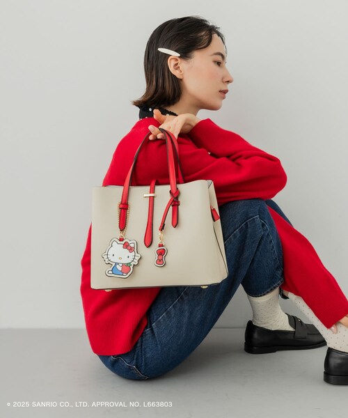 RODE SKO（ロデスコ）の「サンリオキャラクターズ チャーム付バッグ（ハンドバッグ・レディース・IVORYxRED/GRAYxWHITE/PINKxGRG/YELxCML・One）」の5枚目の写真