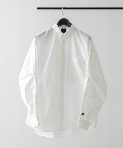 URBAN RESEARCH(アーバンリサーチ)の「DAIWA PIER39 TECH REGULAR COLLAR SHIRT L/S SOLID(シャツ/ブラウス・メンズ・WHITE/SAX・M/L/XL)」の1枚目の写真