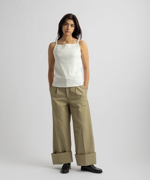 Saturdays NYC(サタデーズ ニューヨークシティ )の「Kim Pleated Pants | WOMEN(その他パンツ・レディース・ベージュ/ネイビー・L/M/S)」の16枚目の写真