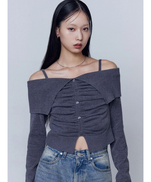 EMODA（エモダ）の「FRONT BUTTON OFF SHOULDER KNIT（ニット/セーター・レディース・アイボリー/グレー/ブラック/レッド/ネイビー・F）」の8枚目の写真