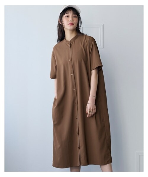 nissen（ニッセン）の「＜大きいサイズ＞【夏の多機能素材】汗染みしにくいバンドカラーシャツワンピース（ワンピース・レディース・オフホワイト/ネイビー/モカ・L/LL/3L/4L/5L/6L/8L/10L）」の5枚目の写真
