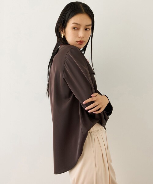 ROPE'（ロペ）の「フロントジップブラウス/セットアップ対応・イージーケア（シャツ/ブラウス・レディース・ダークブラウン/ネイビー/ピンク・34/36/38）」の14枚目の写真