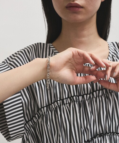 ADAM ET ROPE'（アダムエロペ）の「LES BIJOUX アンカーチェーンブレスレット（ブレスレット・レディース・ゴールド/シルバー・F）」の4枚目の写真