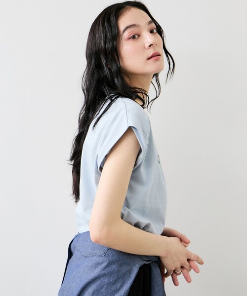 VIS（ビス）の「フォト＆ロゴプリントフレンチスリーブTシャツ/接触冷感（Tシャツ/カットソー・レディース・チャコール/ホワイト/サックス・F）」の16枚目の写真