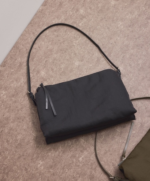 ADAM ET ROPE'（アダムエロペ）の「ダブルポケットパテッドショルダー（ショルダーバッグ・レディース・ブラック/カーキ・F）」の8枚目の写真