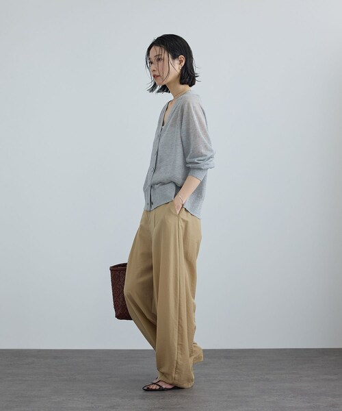 ADAM ET ROPE'(アダムエロペ)の「【WEB限定】ライトドライタックカービィパンツ(その他パンツ・レディース・ブラック/ベージュ/カーキ・F)」の9枚目の写真