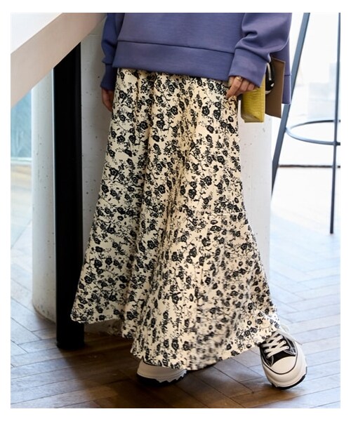 nissen（ニッセン）の「大きいサイズ マーメイドシルエットスカート（スカート・レディース・黒/インクブルー/パープル/線画フラワー(オフホワイト)/ダルメシアンモカ・L/LL/3L/4L/5L/6L/8L/10L）」の16枚目の写真