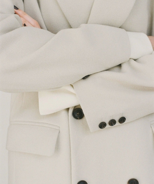 ADAM ET ROPE'（アダムエロペ）の「【EMOELLE】ピークドラペルダブルコート（チェスターコート・レディース・ブラック/ベージュ系・36/38）」の10枚目の写真