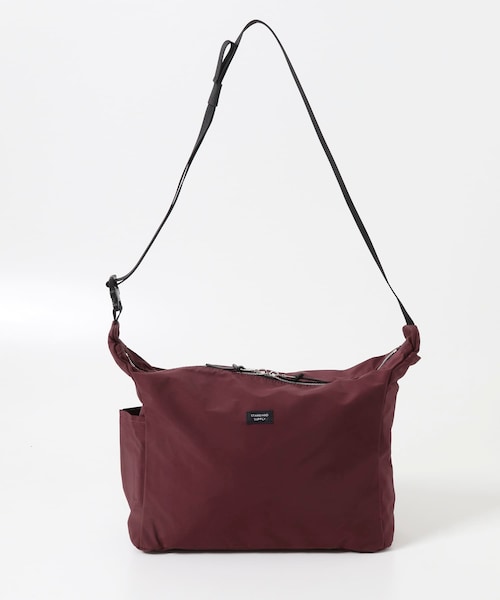 URBAN RESEARCH DOORS(アーバンリサーチドアーズ)の「STANDARD SUPPLY TRIANGLE SHOULDER(ショルダーバッグ・メンズ・BORDEAUX・One)」の1枚目の写真