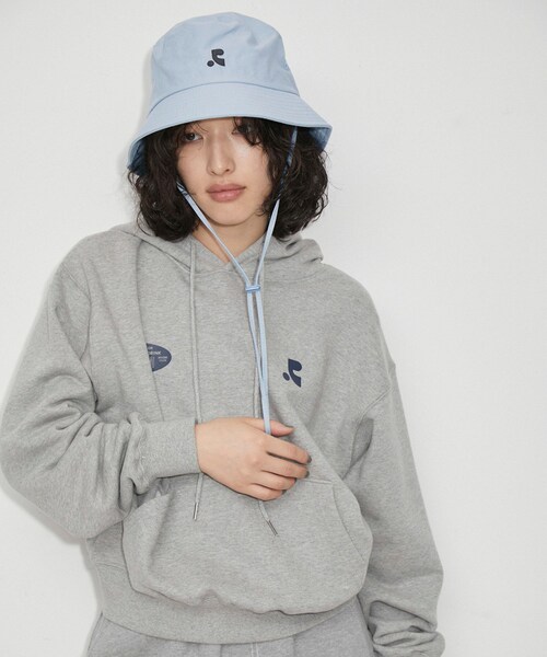 ADAM ET ROPE'(アダムエロペ)の「【Rest&Recreation(レストアンドレクリエーション)】RR COTTON BUCKET HAT(ハット・レディース・ブラック/ベージュ/ブルー・F)」の8枚目の写真