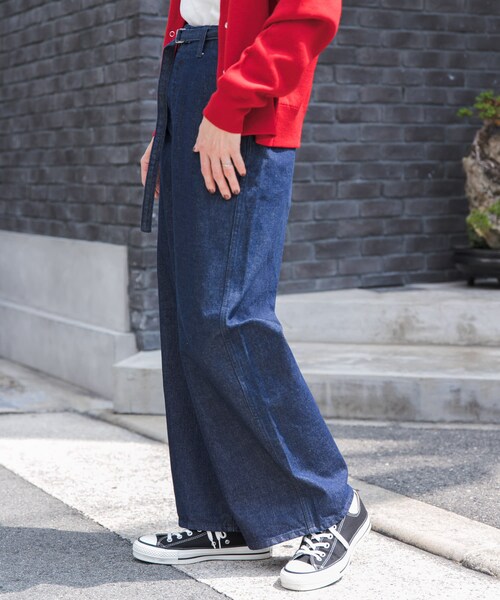 URBAN RESEARCH DOORS(アーバンリサーチドアーズ)の「FORK&SPOON JFデニムベルトセットルーズパンツ(デニムパンツ・レディース・ONEWASH/BLUE・1/2)」の4枚目の写真