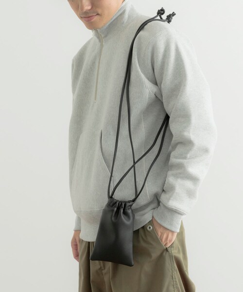 ITEMS URBANRESEARCH(アイテムズ アーバンリサーチ)の「フェイクレザー ミニショルダー BAG(ショルダーバッグ・メンズ・BLK・-)」の4枚目の写真