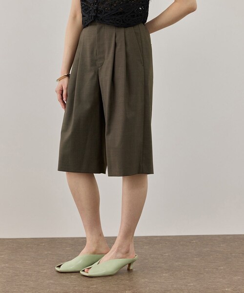 ADAM ET ROPE'（アダムエロペ）の「【サステナブル】アジャストハーフパンツ（その他パンツ・レディース・ブラック/ブラウン系・36/38）」の4枚目の写真