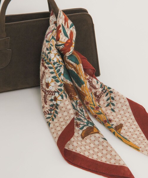 KBF（ケイビーエフ）の「ヴィンテージフラワースカーフ（バンダナ/スカーフ・レディース・RED/ORANGE・One）」の4枚目の写真