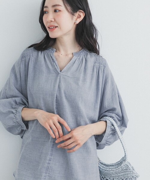 URBAN RESEARCH DOORS(アーバンリサーチドアーズ)の「シアーデニムピンタックドルマンブラウス(シャツ/ブラウス・レディース・INDIGO/L.INDIGO・Free)」の3枚目の写真