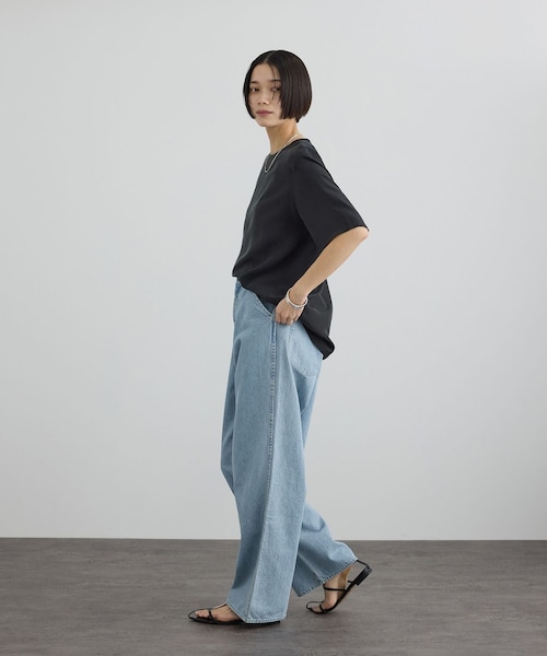ADAM ET ROPE'(アダムエロペ)の「【KURO for SALON(クロ)】別注EASY TUCK DENIM LIGHT INDIGO / デニムパンツ(デニムパンツ・レディース・サックス・0/1)」の8枚目の写真